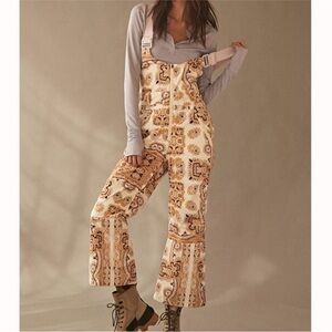 Full alpine glow free people movement set. JACKET AND BIB